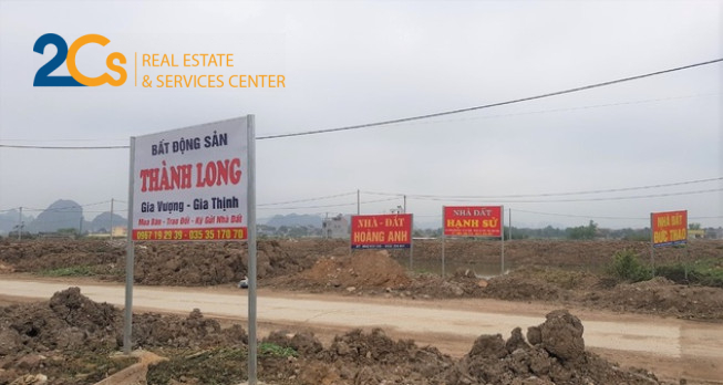 Giá đất gần khu du lịch được cò “thổi” lên 300% sau 1 đêm 5 Các pano quảng cáo mua bán đất của những người làm bất động sản