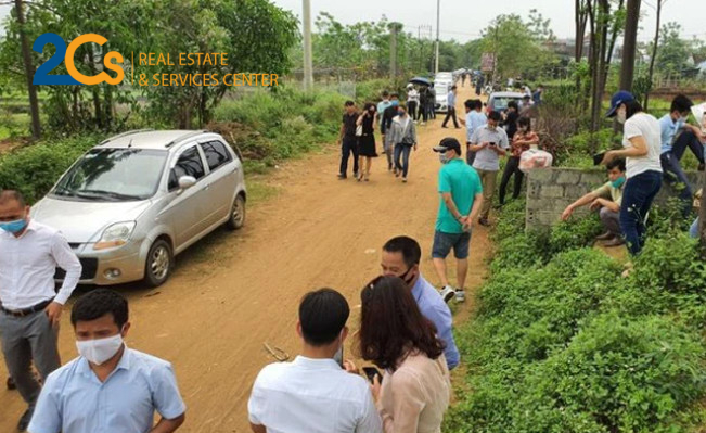 5 nguyên nhân khiến giá đất tăng “nóng” khắp nơi 3 Nhiều khu vực, giới đầu cơ lợi dụng các yếu tố xã hội như chuẩn bị quy hoạch đô thị, xây dựng các công trình hạ tầng, mở rộng đô thị để đẩy giá đất lên cao, thu lợi bất chính, gây bất ổn cho thị trường