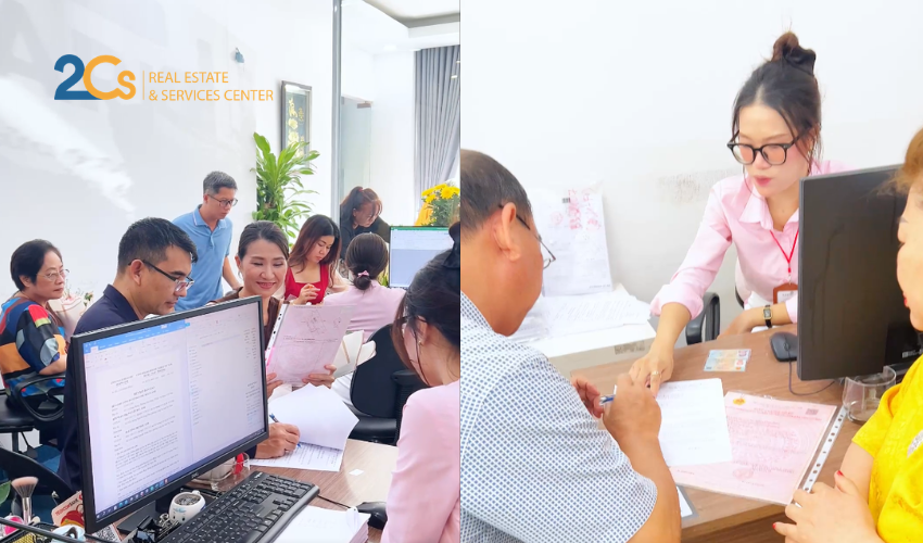 Cán bộ chuyên trách hướng dẫn cư dân kiểm tra thông tin trên Giấy chứng nhận